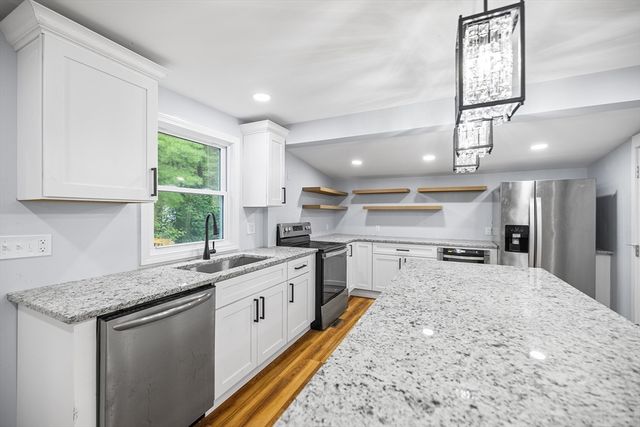 211 Bonnie Brae Dr, West Springfield, MA 01089