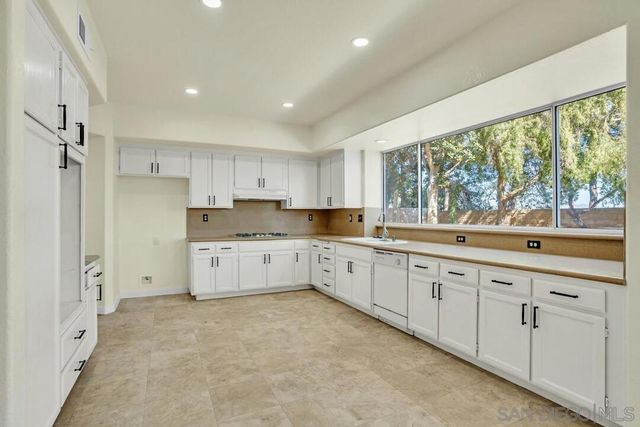 1674 W 11th Ave, Escondido, CA 92029