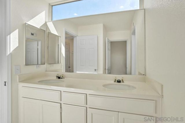 1674 W 11th Ave, Escondido, CA 92029