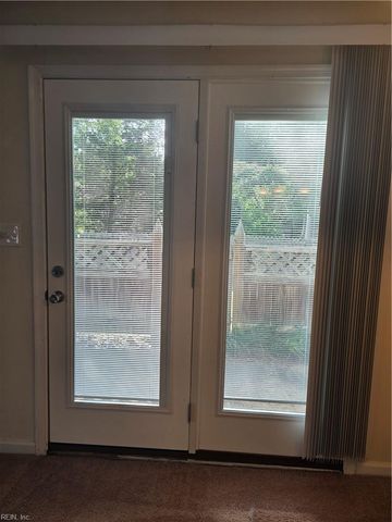 701 New River Ct Apt A, Chesapeake, VA 23320