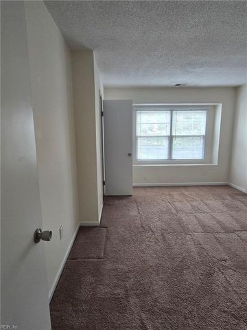 701 New River Ct Apt A, Chesapeake, VA 23320