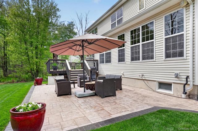 14 Galloway Lane, Walden, NY 12586