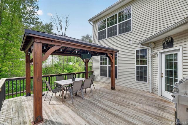 14 Galloway Lane, Walden, NY 12586