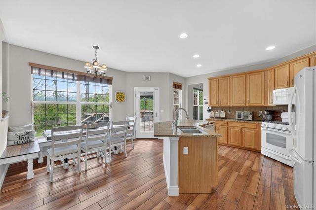 14 Galloway Lane, Walden, NY 12586