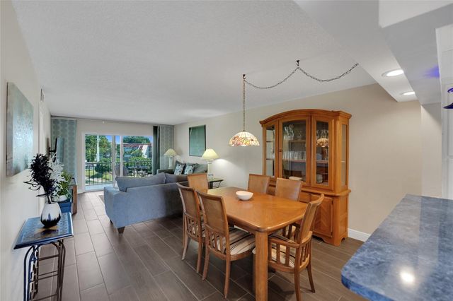 8980 S Hollybrook Boulevard 304, Pembroke Pines, FL 33025