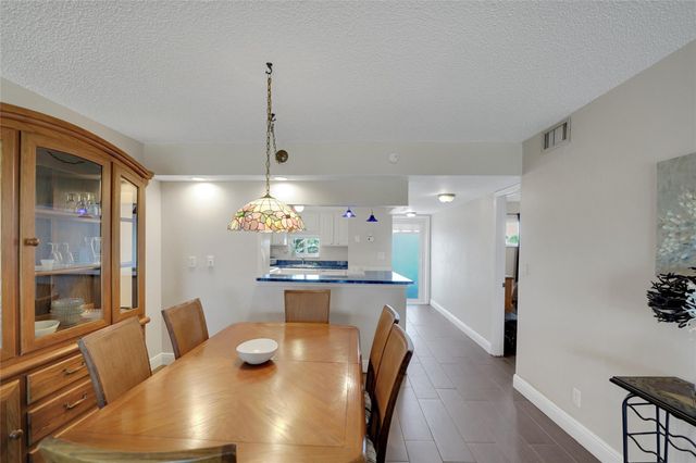 8980 S Hollybrook Boulevard 304, Pembroke Pines, FL 33025