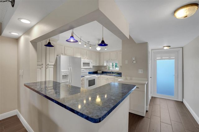 8980 S Hollybrook Boulevard 304, Pembroke Pines, FL 33025