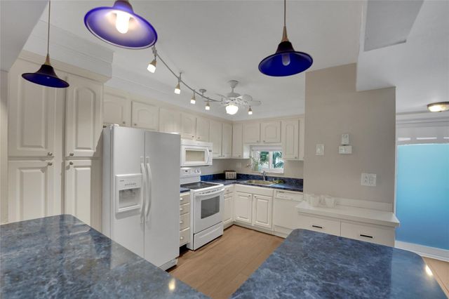 8980 S Hollybrook Boulevard 304, Pembroke Pines, FL 33025