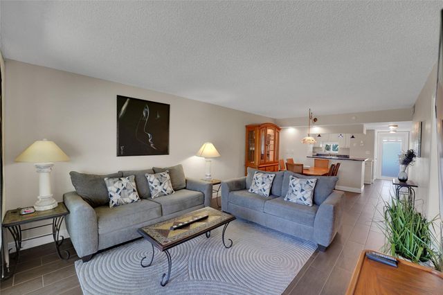 8980 S Hollybrook Boulevard 304, Pembroke Pines, FL 33025