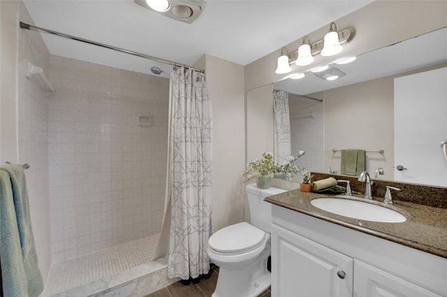 8980 S Hollybrook Boulevard 304, Pembroke Pines, FL 33025