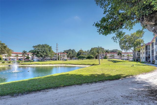 8980 S Hollybrook Boulevard 304, Pembroke Pines, FL 33025