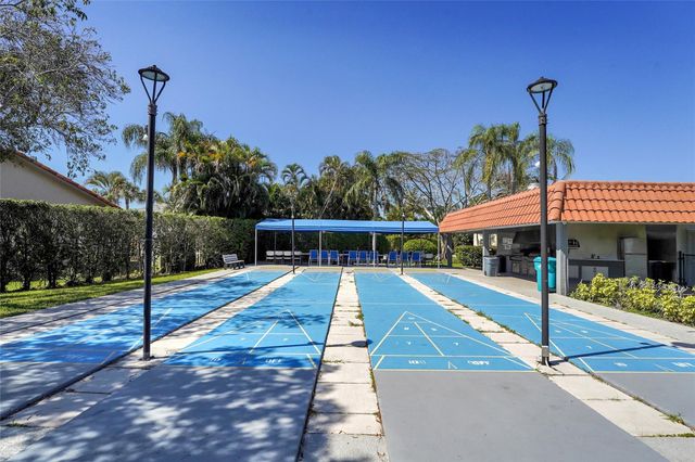 8980 S Hollybrook Boulevard 304, Pembroke Pines, FL 33025