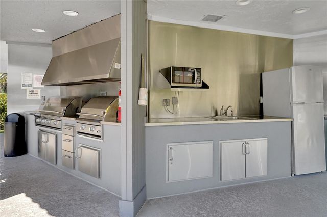 8980 S Hollybrook Boulevard 304, Pembroke Pines, FL 33025