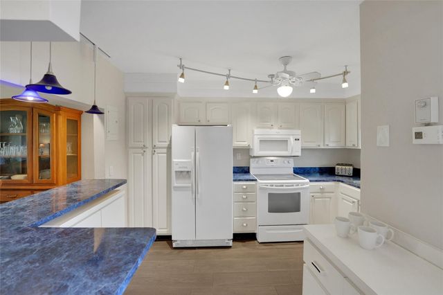 8980 S Hollybrook Boulevard 304, Pembroke Pines, FL 33025