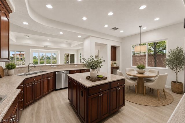 9429 Queen Charlotte Drive, Las Vegas, NV 89145