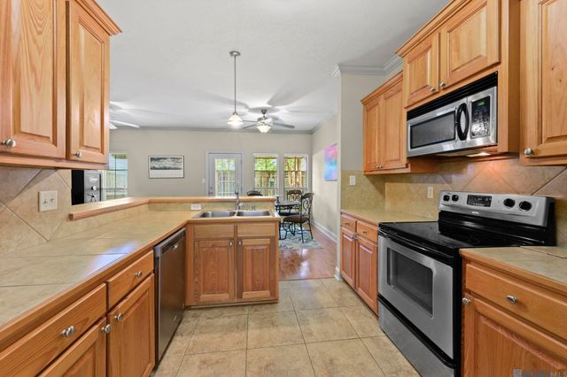 20210 De Chene Dr, Walker, LA 70785