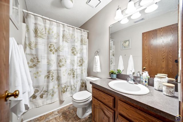 3101 SW Wanamaker Dr Apt 113, Topeka, KS 66614
