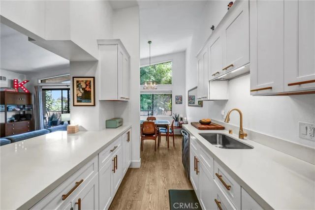 5805 Whitsett Avenue 201, Valley Village, CA 91607