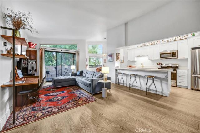 5805 Whitsett Avenue 201, Valley Village, CA 91607