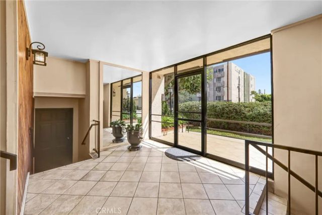5805 Whitsett Avenue 201, Valley Village, CA 91607