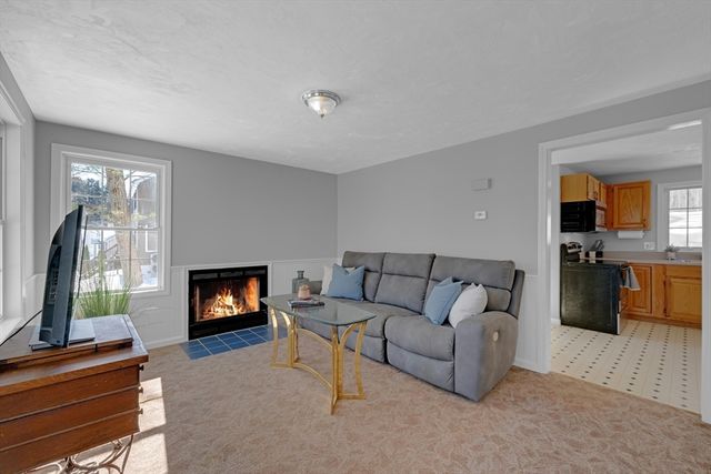 66 Ferry St, Grafton, MA 01560