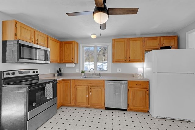 66 Ferry St, Grafton, MA 01560