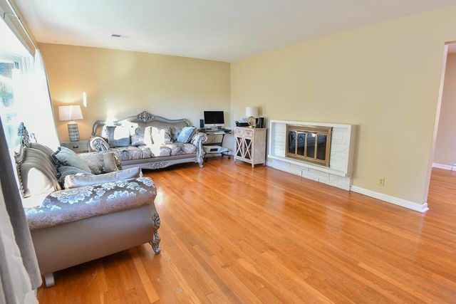 5204 85th STREET, Pleasant Prairie, WI 53158