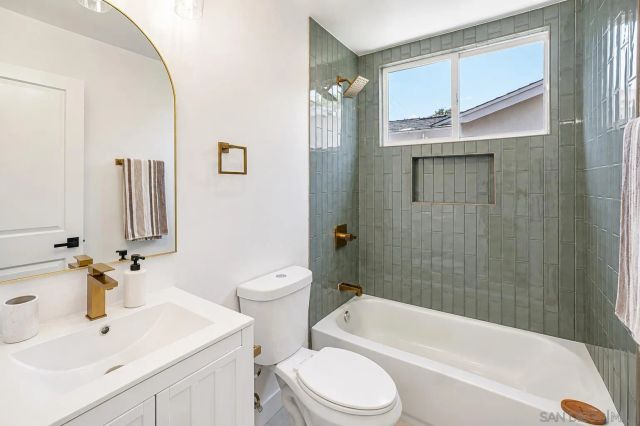 834 Elkelton Blvd, Spring Valley, CA 91977