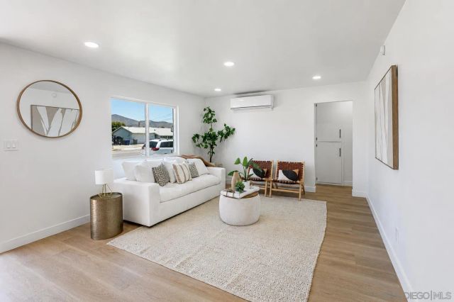 834 Elkelton Blvd, Spring Valley, CA 91977