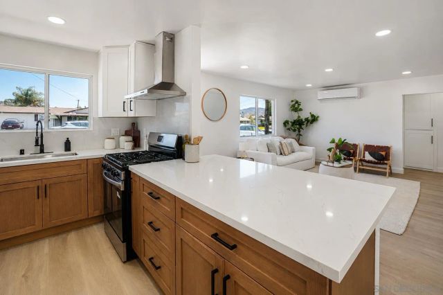 834 Elkelton Blvd, Spring Valley, CA 91977