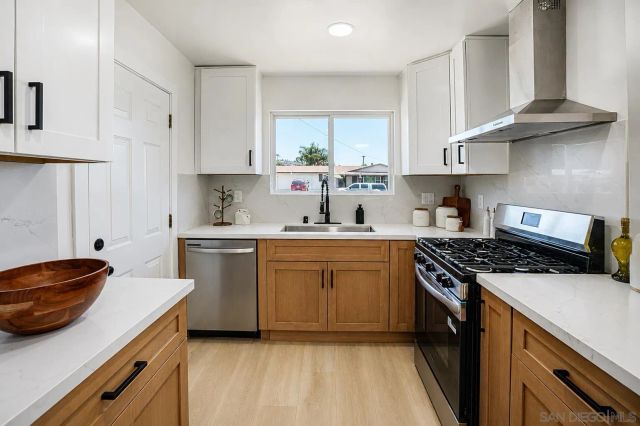 834 Elkelton Blvd, Spring Valley, CA 91977