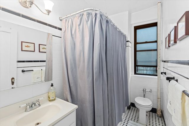854 W 181st St Apt 5D, New York City, NY 10033