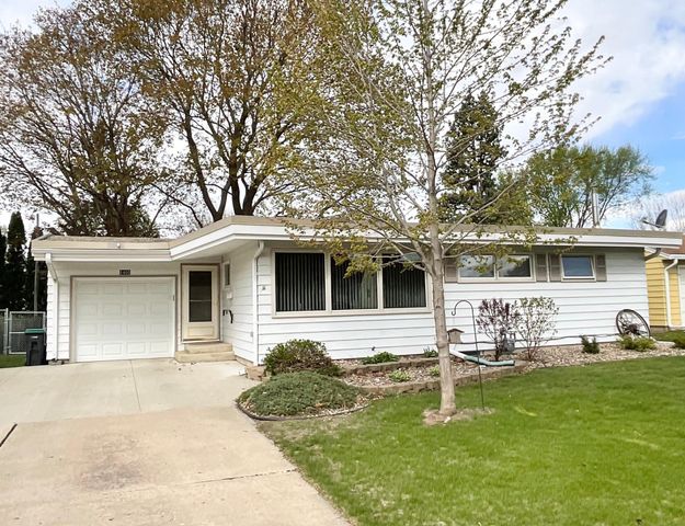 1405 5th Street NW, Austin, MN 55912
