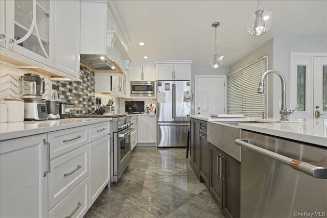 1 Victoria Drive, Amityville, NY 11701