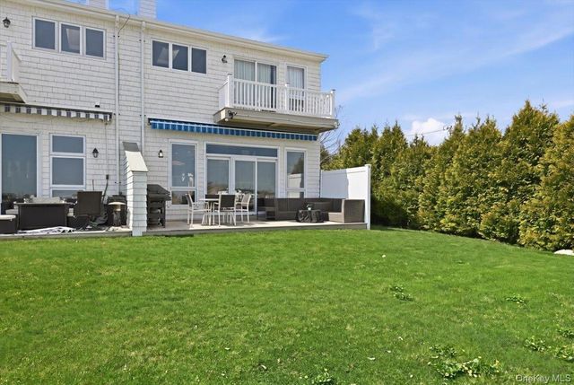 1 Victoria Drive, Amityville, NY 11701