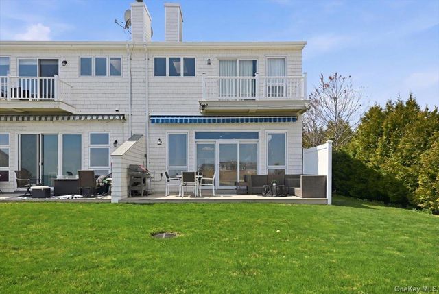 1 Victoria Drive, Amityville, NY 11701