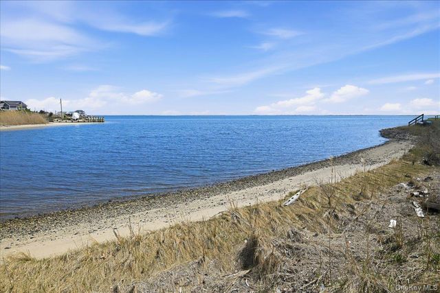 1 Victoria Drive, Amityville, NY 11701