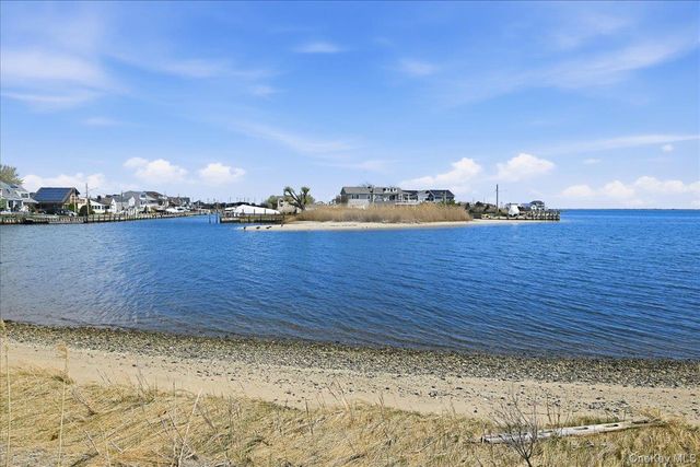 1 Victoria Drive, Amityville, NY 11701
