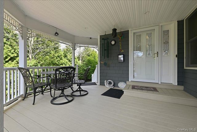 1 Victoria Drive, Amityville, NY 11701