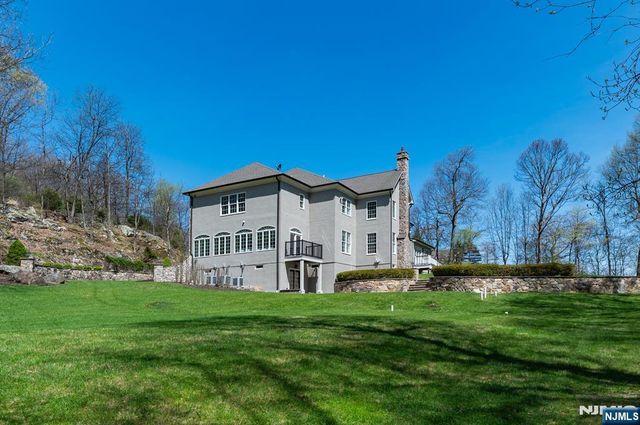 3 Quarterhorse Crossing, Sparta, NJ 07871