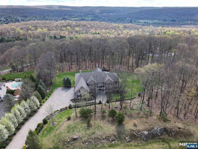 3 Quarterhorse Crossing, Sparta, NJ 07871
