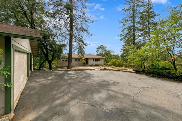 2840 Mace Rd, Camino, CA 95709