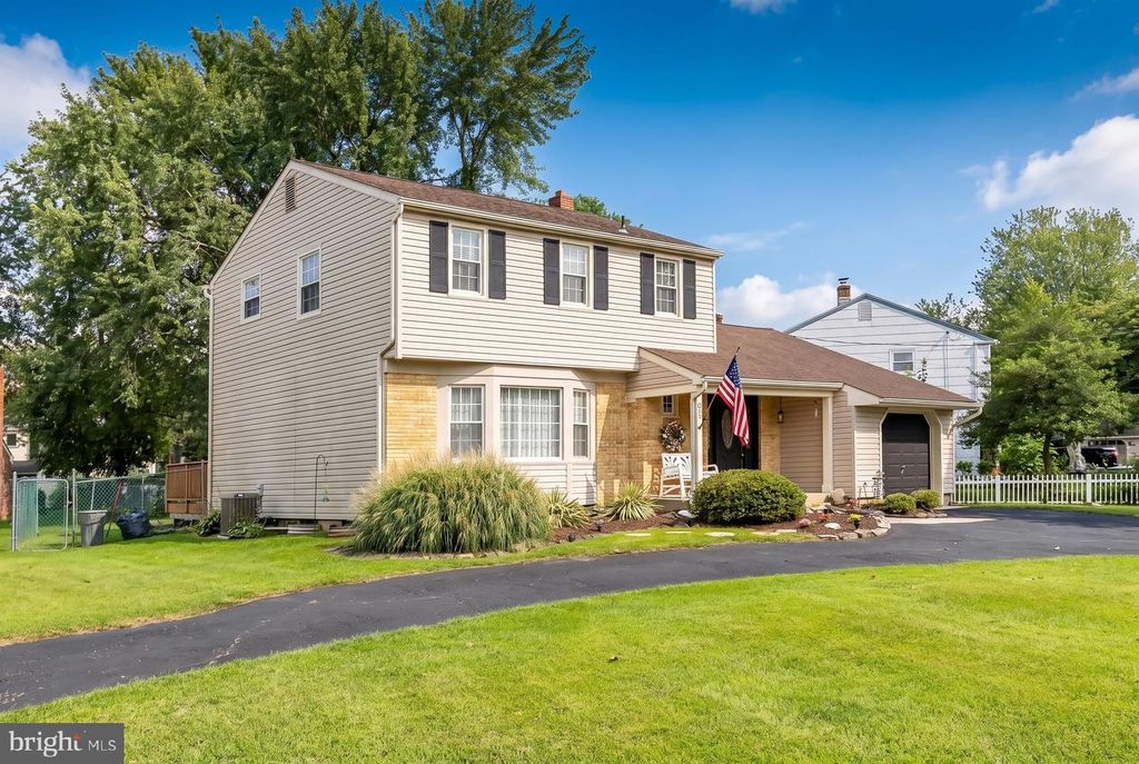 323 WINDSOR DR, CHERRY HILL, NJ 08002 — exterior