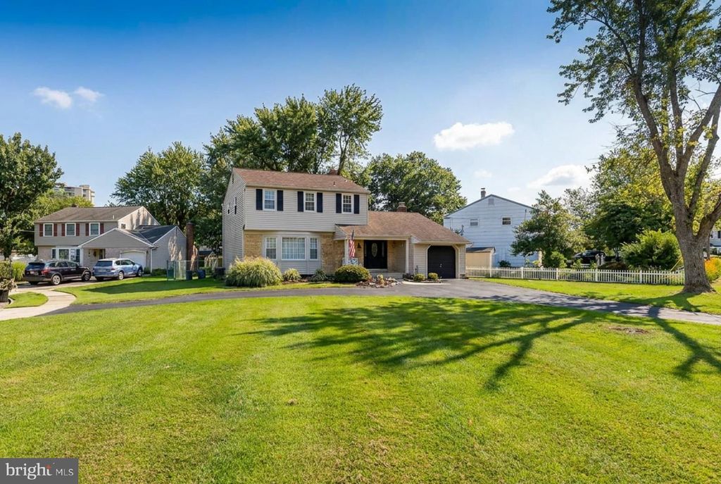 323 WINDSOR DR, CHERRY HILL, NJ 08002 — photo 2