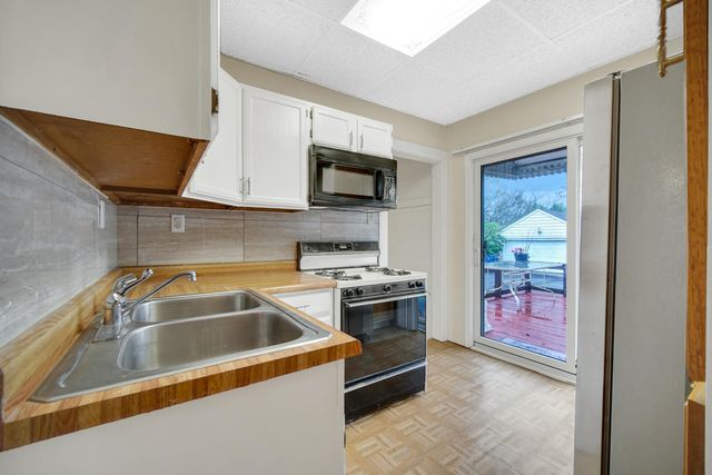 2418 Ridge Road, Highland, IN 46322