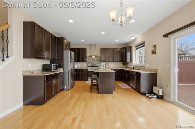 1114 Wales Drive, Lake Orion, MI 48359