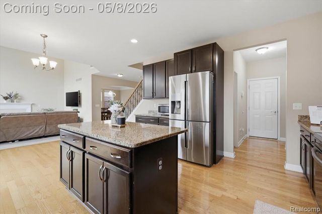 1114 Wales Drive, Lake Orion, MI 48359