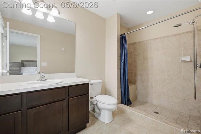1114 Wales Drive, Lake Orion, MI 48359