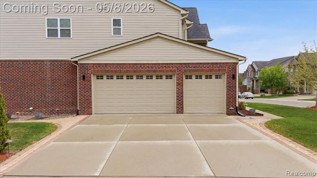1114 Wales Drive, Lake Orion, MI 48359