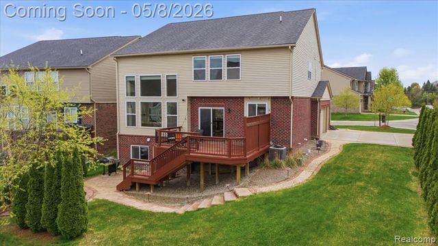 1114 Wales Drive, Lake Orion, MI 48359
